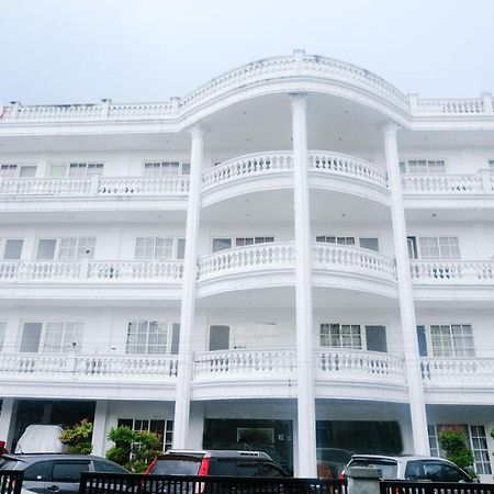 Oyo 696 Hasanah Guest House Syariah De Saphire 玛琅 外观 照片