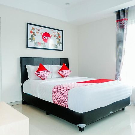 Oyo 696 Hasanah Guest House Syariah De Saphire 玛琅 外观 照片