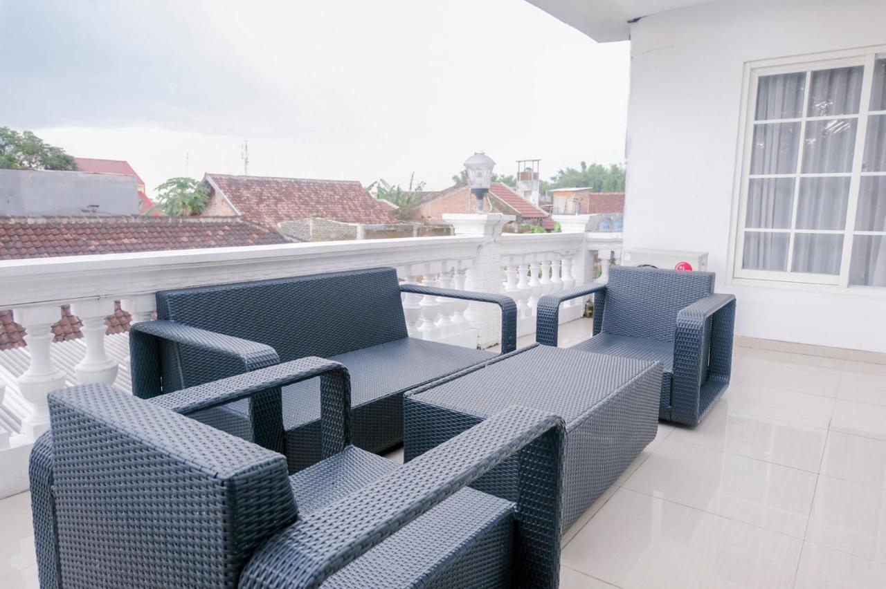 Oyo 696 Hasanah Guest House Syariah De Saphire 玛琅 外观 照片