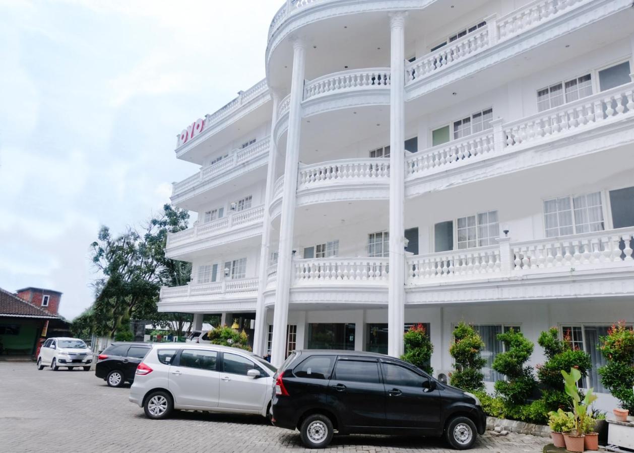 Oyo 696 Hasanah Guest House Syariah De Saphire 玛琅 外观 照片