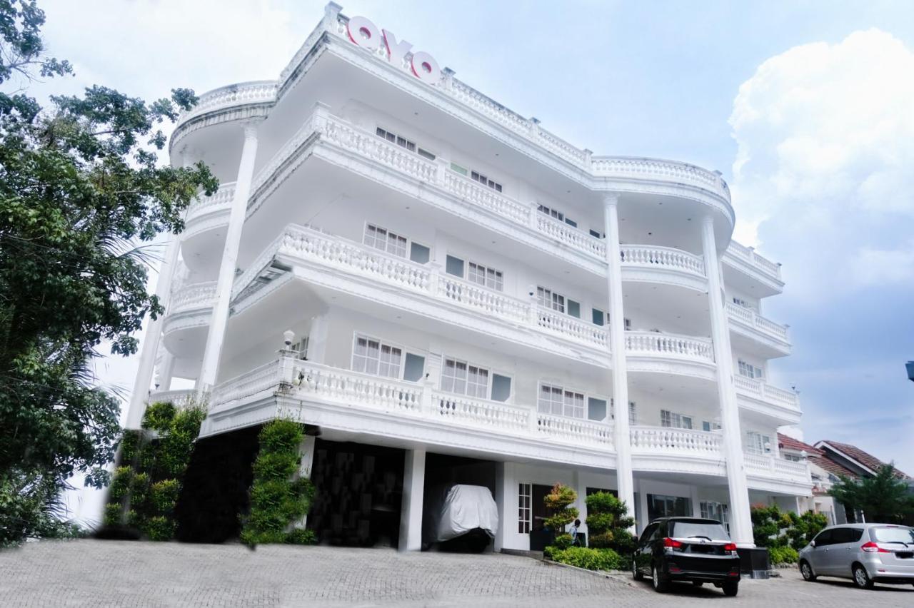 Oyo 696 Hasanah Guest House Syariah De Saphire 玛琅 外观 照片