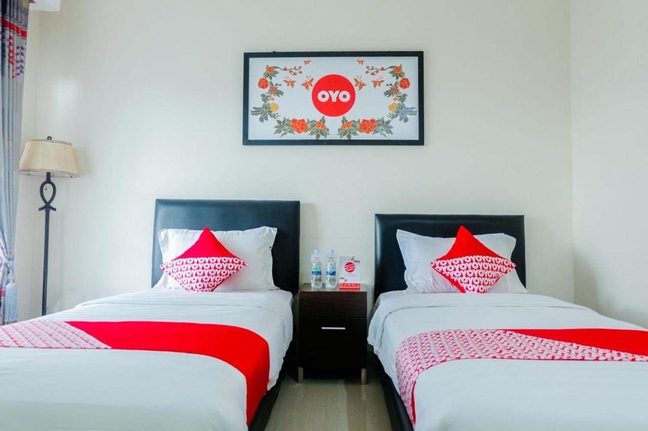 Oyo 696 Hasanah Guest House Syariah De Saphire 玛琅 外观 照片