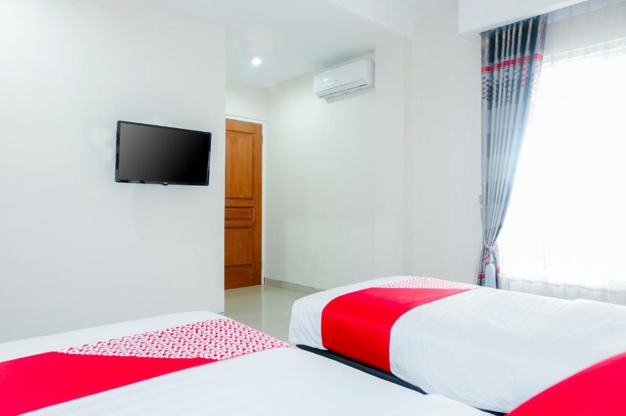Oyo 696 Hasanah Guest House Syariah De Saphire 玛琅 外观 照片