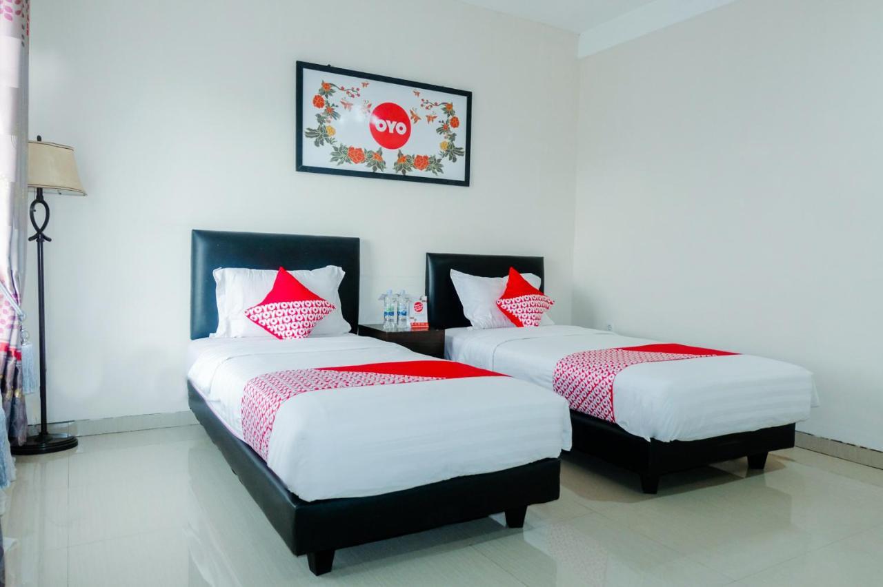 Oyo 696 Hasanah Guest House Syariah De Saphire 玛琅 外观 照片