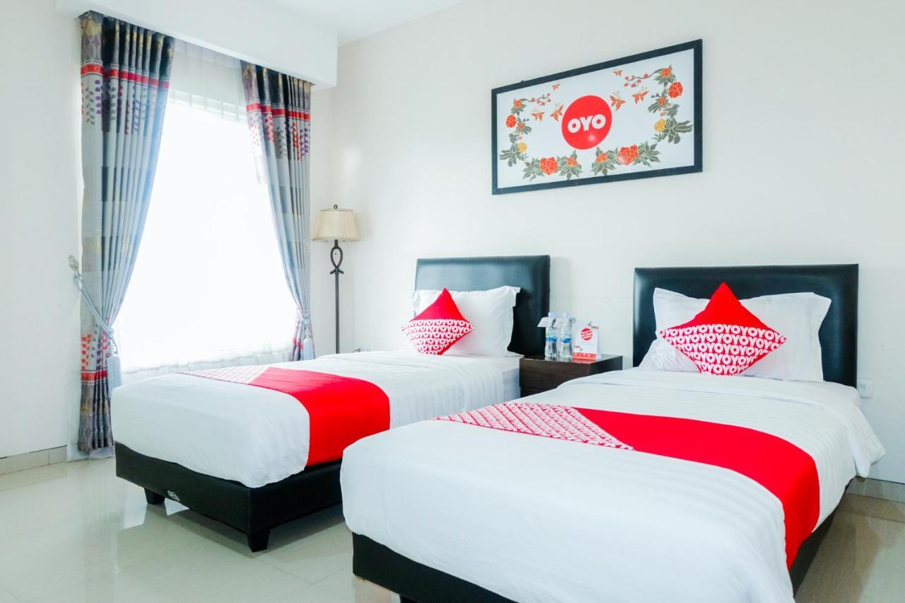 Oyo 696 Hasanah Guest House Syariah De Saphire 玛琅 外观 照片