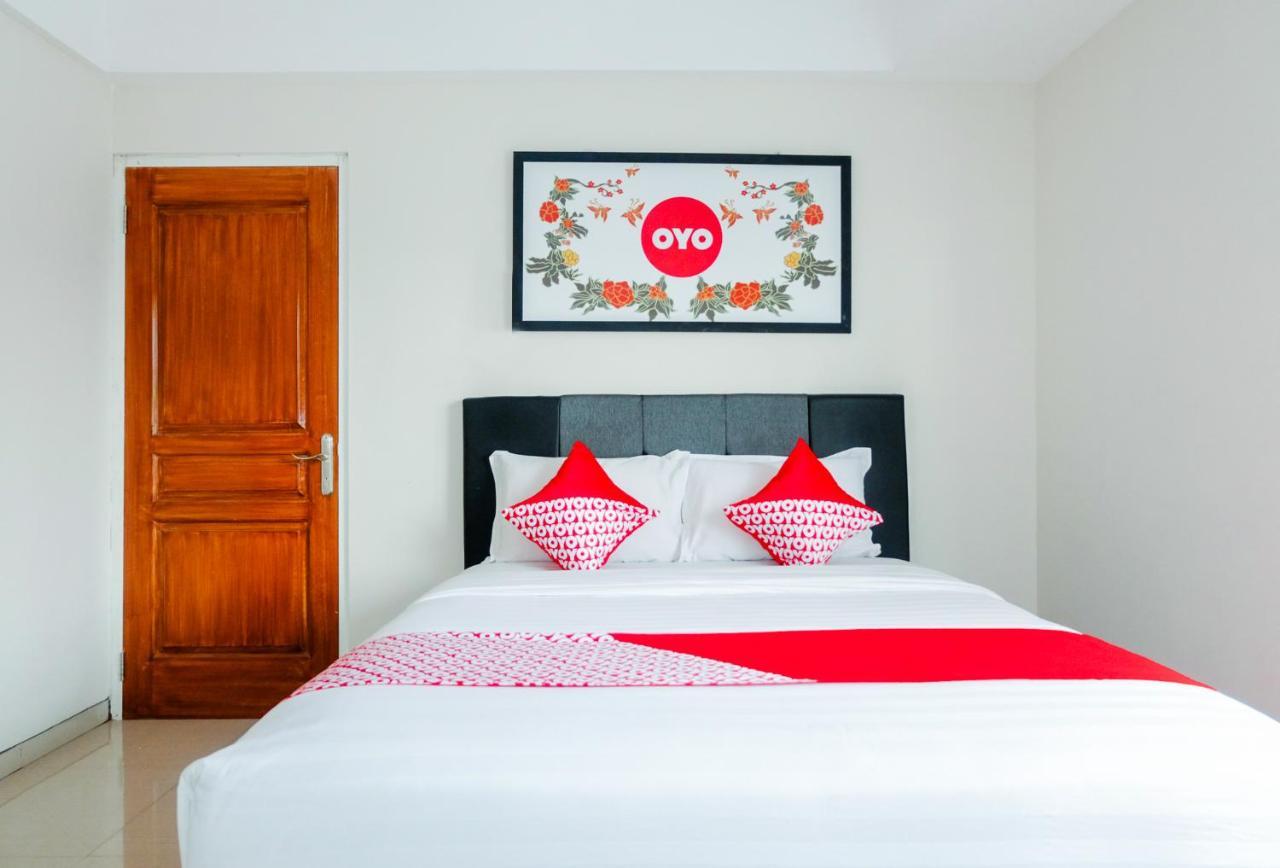 Oyo 696 Hasanah Guest House Syariah De Saphire 玛琅 外观 照片