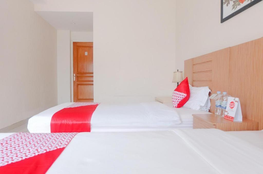 Oyo 696 Hasanah Guest House Syariah De Saphire 玛琅 外观 照片