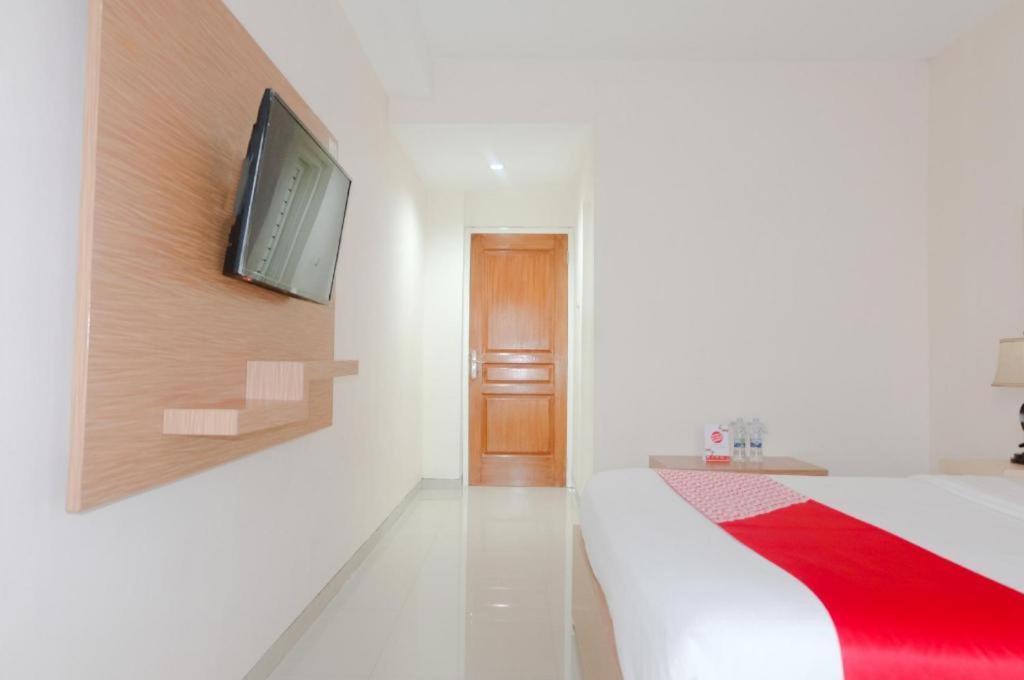 Oyo 696 Hasanah Guest House Syariah De Saphire 玛琅 外观 照片