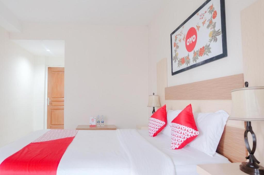 Oyo 696 Hasanah Guest House Syariah De Saphire 玛琅 外观 照片
