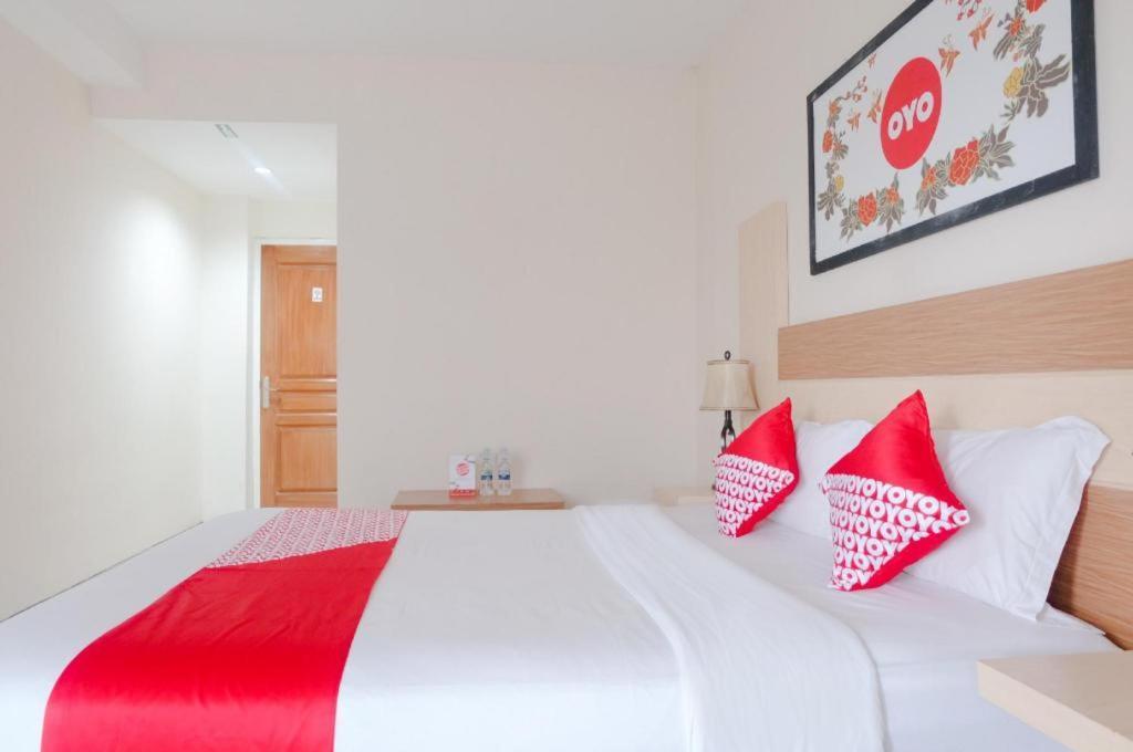 Oyo 696 Hasanah Guest House Syariah De Saphire 玛琅 外观 照片