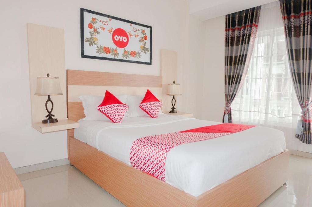 Oyo 696 Hasanah Guest House Syariah De Saphire 玛琅 外观 照片