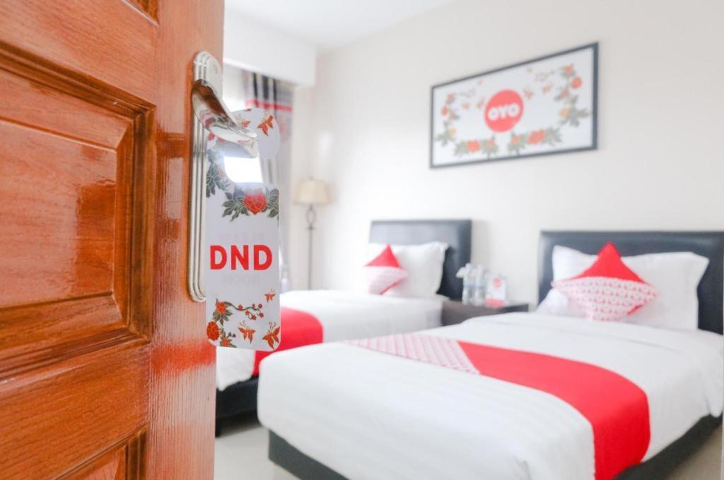 Oyo 696 Hasanah Guest House Syariah De Saphire 玛琅 外观 照片