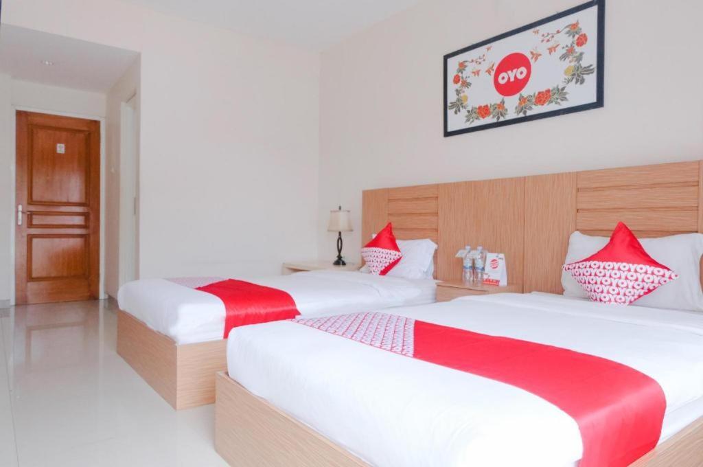 Oyo 696 Hasanah Guest House Syariah De Saphire 玛琅 外观 照片