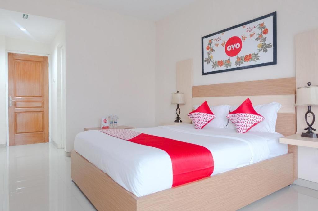 Oyo 696 Hasanah Guest House Syariah De Saphire 玛琅 外观 照片